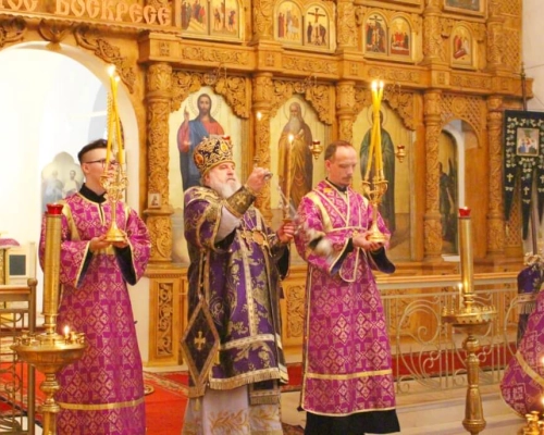 Епископ Сергий совершил Всенощное бдение в Свято-Троицком кафедральном соборе г. Вязьмы