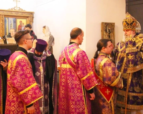 Епископ Сергий совершил Всенощное бдение в Свято-Троицком кафедральном соборе г. Вязьмы