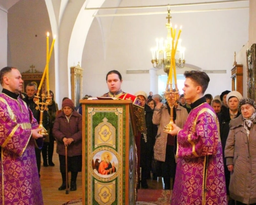 Епископ Сергий возглавил Божественную литургию и панихиду в поминальную Великопостную родительскую с