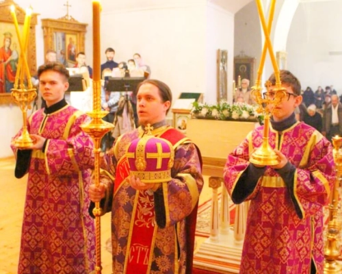 Епископ Сергий возглавил Всенощное бдение накануне 3-й Недели Великого поста, Крестопоклонной