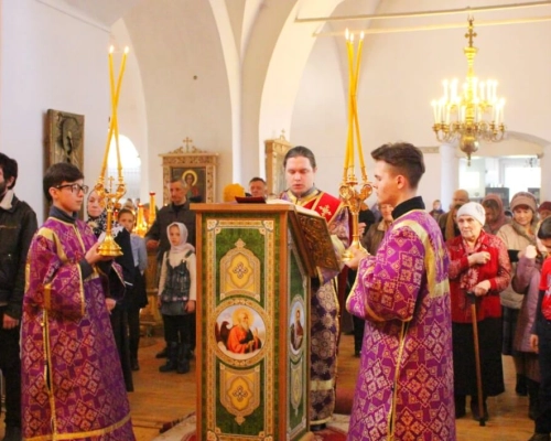 Епископ Сергий возглавил Божественную литургию свт. Васили Великого в 3-ю Неделю Великого поста, Кре
