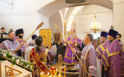 Епископ Сергий возглавил Божественную литургию свт. Иоанна Златоустого