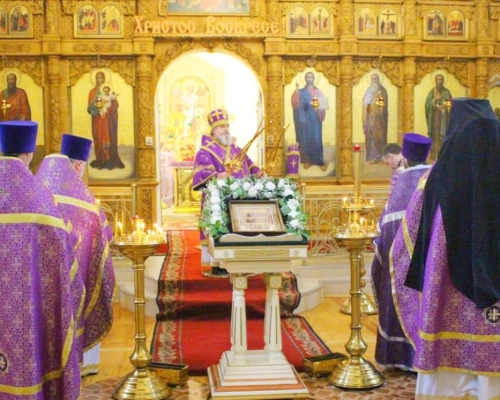 Епископ Сергий возглавил Божественную литургию свт. Иоанна Златоустого