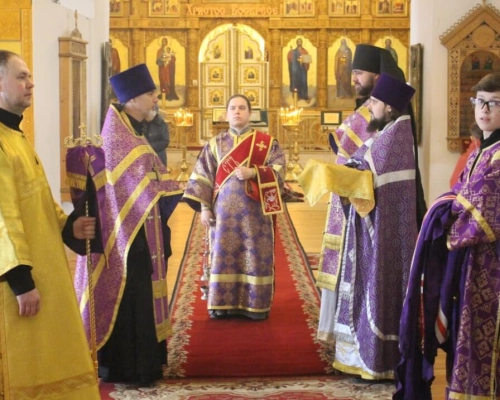 Епископ Сергий возглавил Божественную литургию свт. Василия Великого в Неделю 5-ю Великого поста