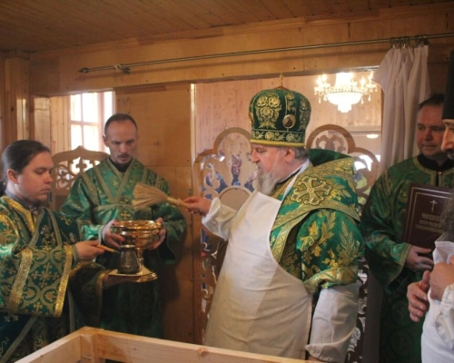 Преосвященный епископ Сергий, совершил великое освящение храма в честь сошествия Святого Духа