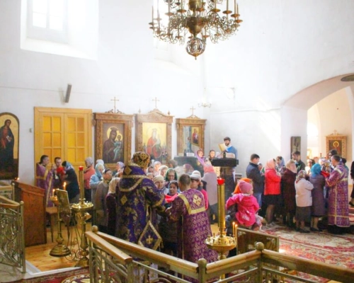 Преосвященный епископ Сергий совершил Божественную литургию св. Василия Великого