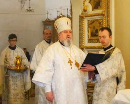 В Великую Субботу Преосвященный епископ Сергий возглавил Литургию
