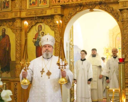 В Великую Субботу Преосвященный епископ Сергий возглавил Литургию