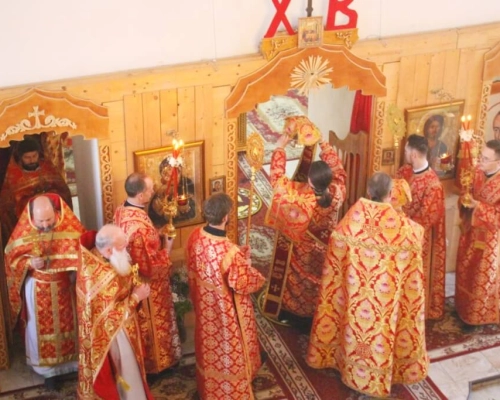 Преосвященнейший Епископ Сергий возглавил Божественную литургию в храме Преображения Господня