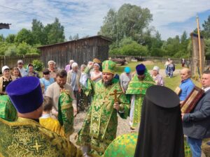 Архипастырь совершил Божественную литургию в храме Владимирской иконы Божией Матери п. Новодугино.