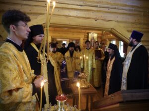 Архипастырь совершил Всенощное бдение на истоке Днепра.