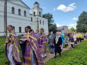Архипастырь совершил Литургию в Спасо-Аркадьевском архиерейском монастырском подворье г. Вязьмы