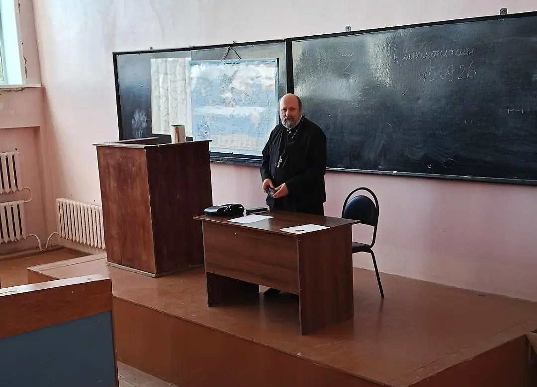 Священник встретился со студентами в Вяземской академии технологий и транспорта