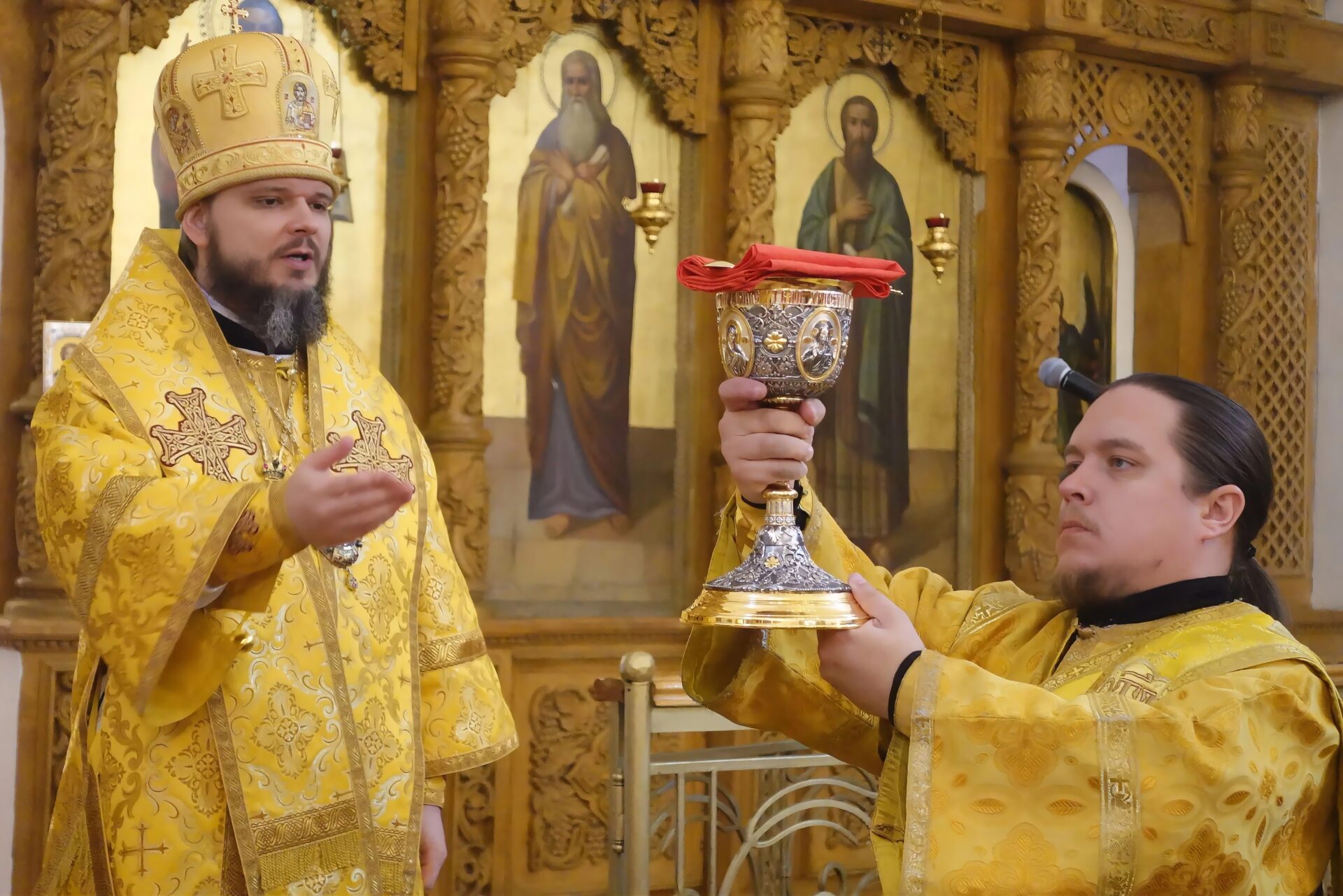 Епископ Алексий совершил Божественную литургию в Свято-Троицком кафедральном соборе г. Вязьмы