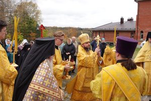 В 85-ю годовщину «Вяземского котла» епископ Алексий совершил Литургию в Спасо-Одигитриевском монастыре